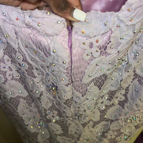 Unnoticeable missing rhinestones, hook broke in back but isnt needed. - Picture 11 of 13